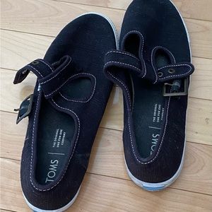 Girl’s shoes, worn a handful of times